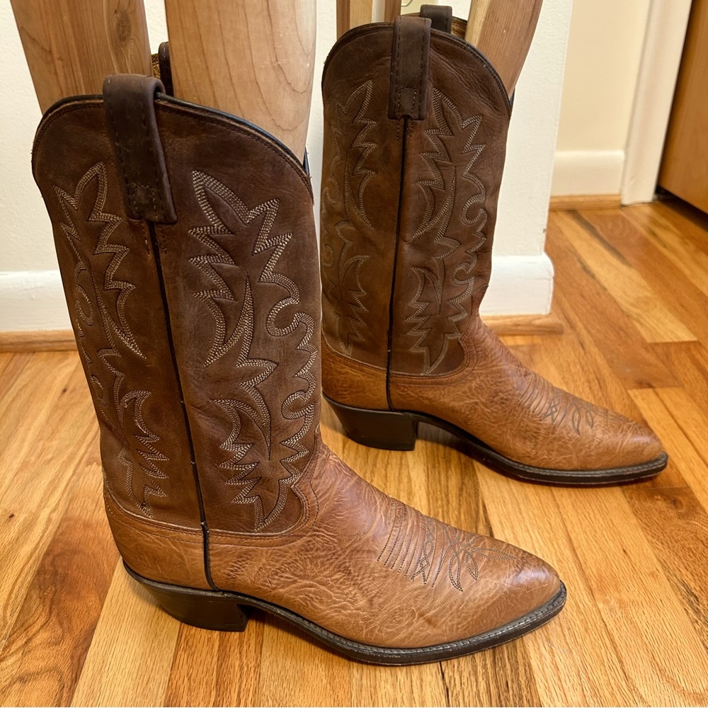 Mens DAN POST leather western boots. Golden brown. Men’s size 9 D. EUC